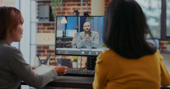 Использование видео в коммуникациях с сотрудниками: офлайн и онлайн