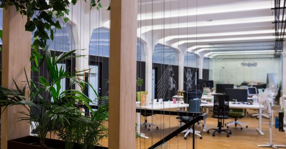 Гибкий дизайн: как офисы меняют форму под ритм гибридной работы
